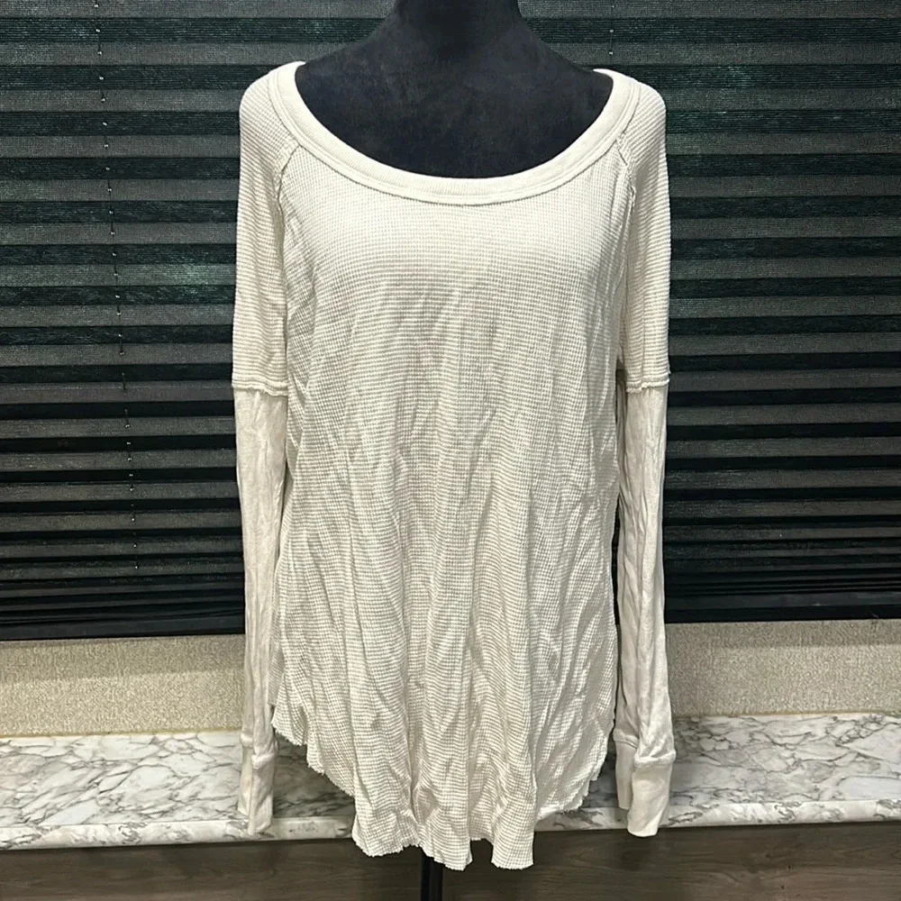 Treasure & Bond Women’s Cream LS Waffle Knit Raw Hem Cotton Thermal Shirt Medium - Picture 1 of 8